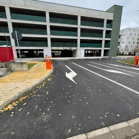Town Coresi Mall Area By Glam Story - Parking Option